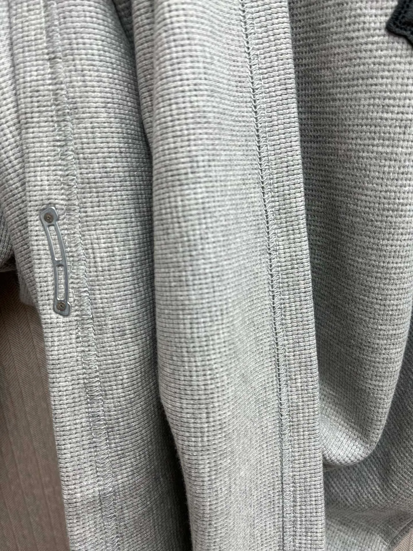 🅿️440 Crow Heart 25SS leather henley collar waffle sweatshirt. The fabric is made of 350g cotton waffle double-layer material before washing. Size: S.M.L